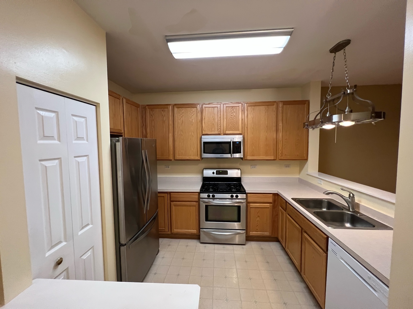 907 Genesee Drive Naperville, IL 60563 - Photo 4 of 23