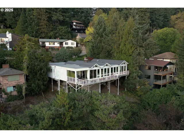 $1,025,000 | 4141 Southwest Washouga Avenue, Portland, OR 97239