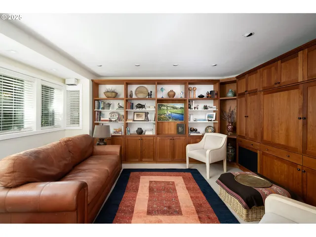 $1,025,000 | 4141 Southwest Washouga Avenue, Portland, OR 97239