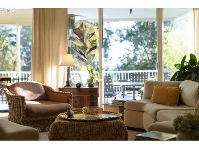 $1,025,000 | 4141 Southwest Washouga Avenue, Portland, OR 97239