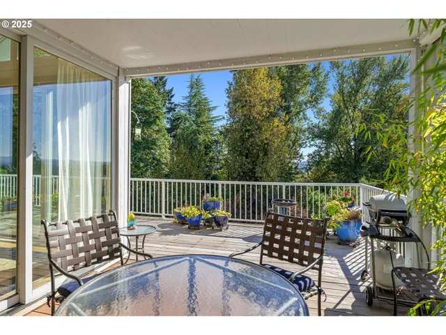 $1,025,000 | 4141 Southwest Washouga Avenue, Portland, OR 97239