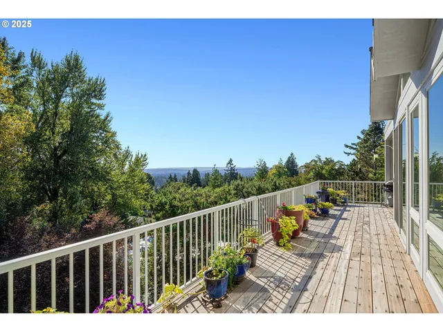 $1,025,000 | 4141 Southwest Washouga Avenue, Portland, OR 97239