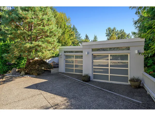 $1,025,000 | 4141 Southwest Washouga Avenue, Portland, OR 97239