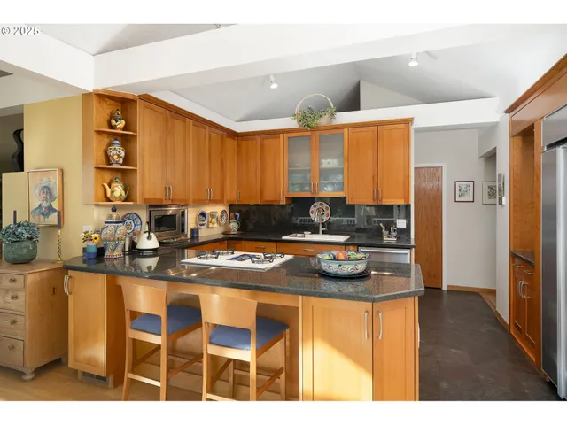 $1,025,000 | 4141 Southwest Washouga Avenue, Portland, OR 97239