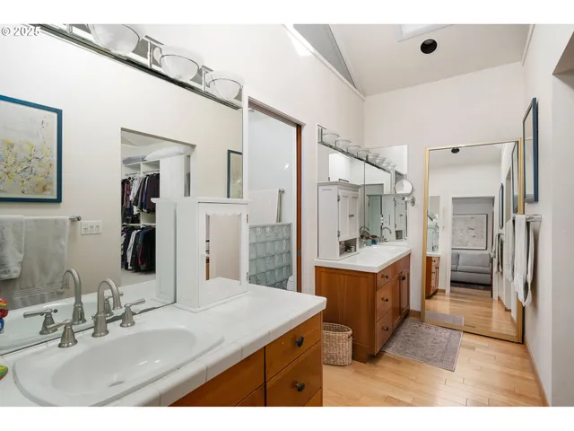 $1,025,000 | 4141 Southwest Washouga Avenue, Portland, OR 97239