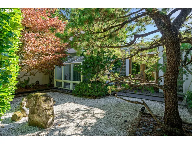 $1,025,000 | 4141 Southwest Washouga Avenue, Portland, OR 97239