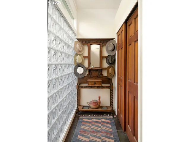 $1,025,000 | 4141 Southwest Washouga Avenue, Portland, OR 97239