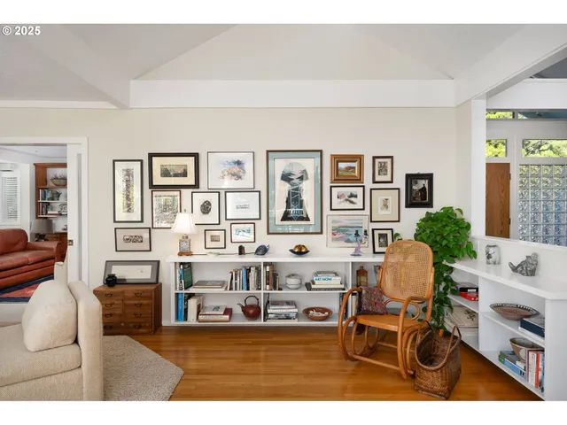 $1,025,000 | 4141 Southwest Washouga Avenue, Portland, OR 97239