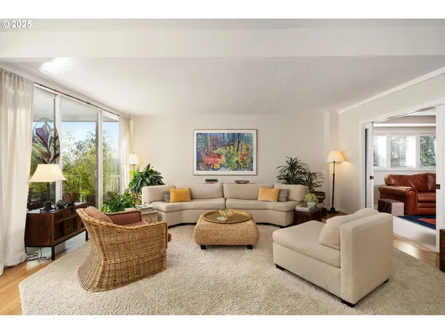 $1,025,000 | 4141 Southwest Washouga Avenue, Portland, OR 97239