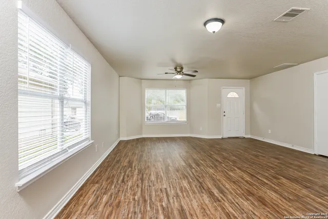 $1,580 | 11335 Saratoga Coach, San Antonio, TX 78254