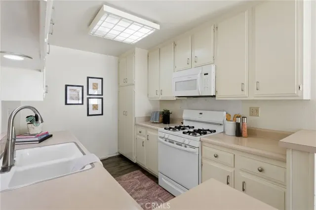 $565,000 | 6227 Randi Avenue, Woodland Hills, CA 91367