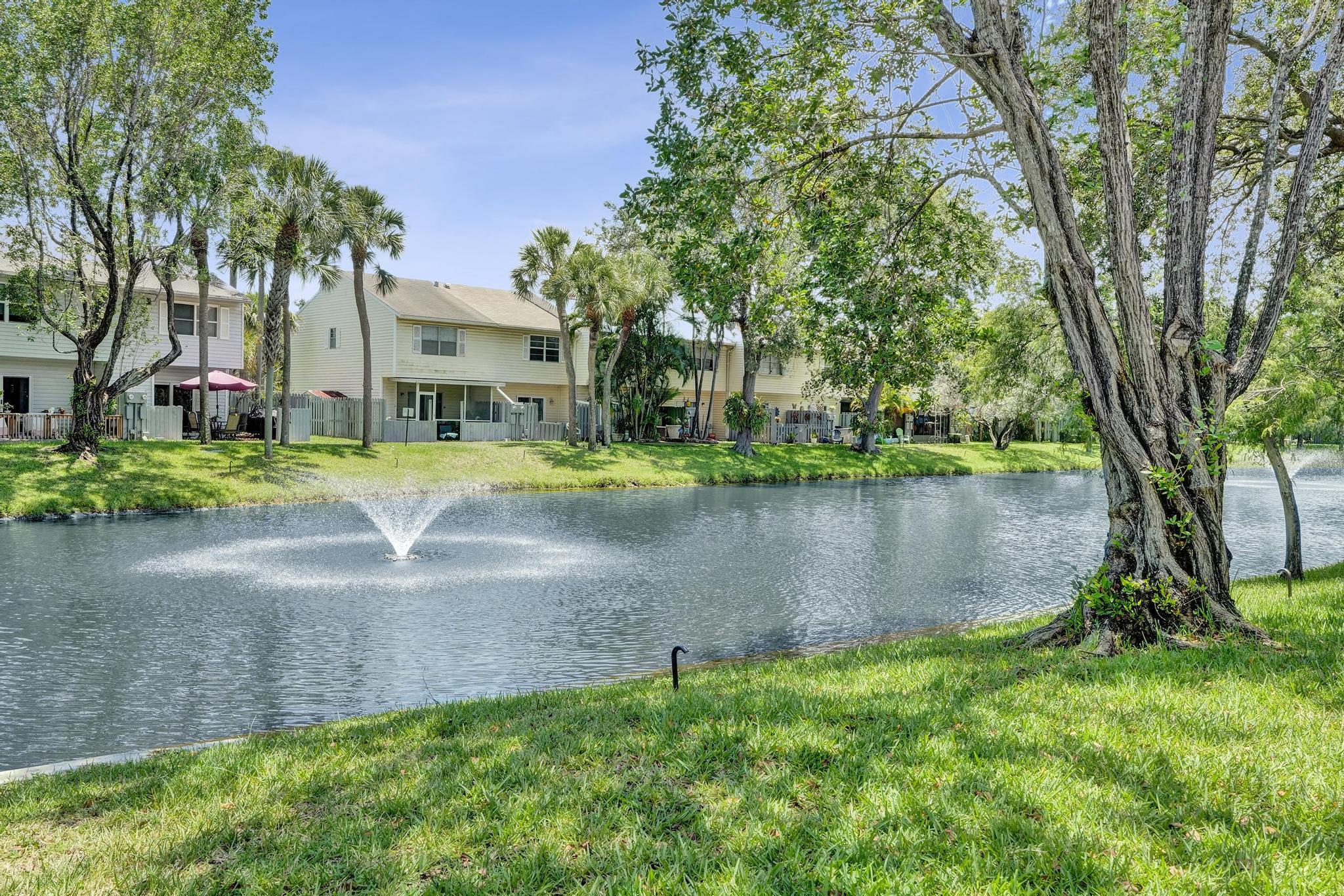 201 Southwest 3rd Street, Unit 201 Pompano Beach, FL 33060 - Photo 27 of 42 DSC02327