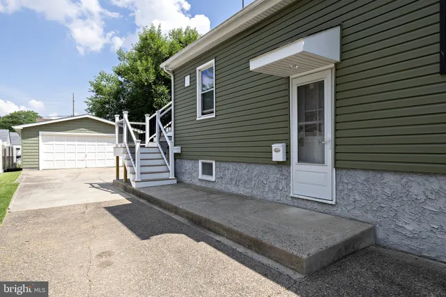 $1,500 | 129 5th Avenue, Unit B, Mount Ephraim, NJ 08059