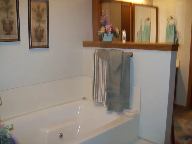 $210,000 | 1066 North Bayshore Drive, Wichita, KS 67212