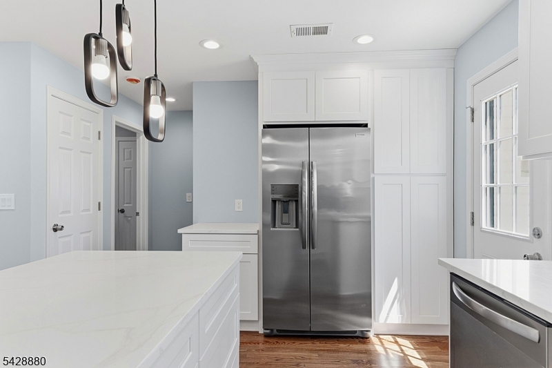 270 Alpine Way Old Bridge, NJ 08879 - Photo 5 of 35