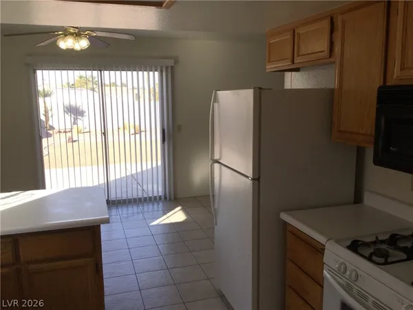 $1,895 | 8144 Hydra Lane, Las Vegas, NV 89128