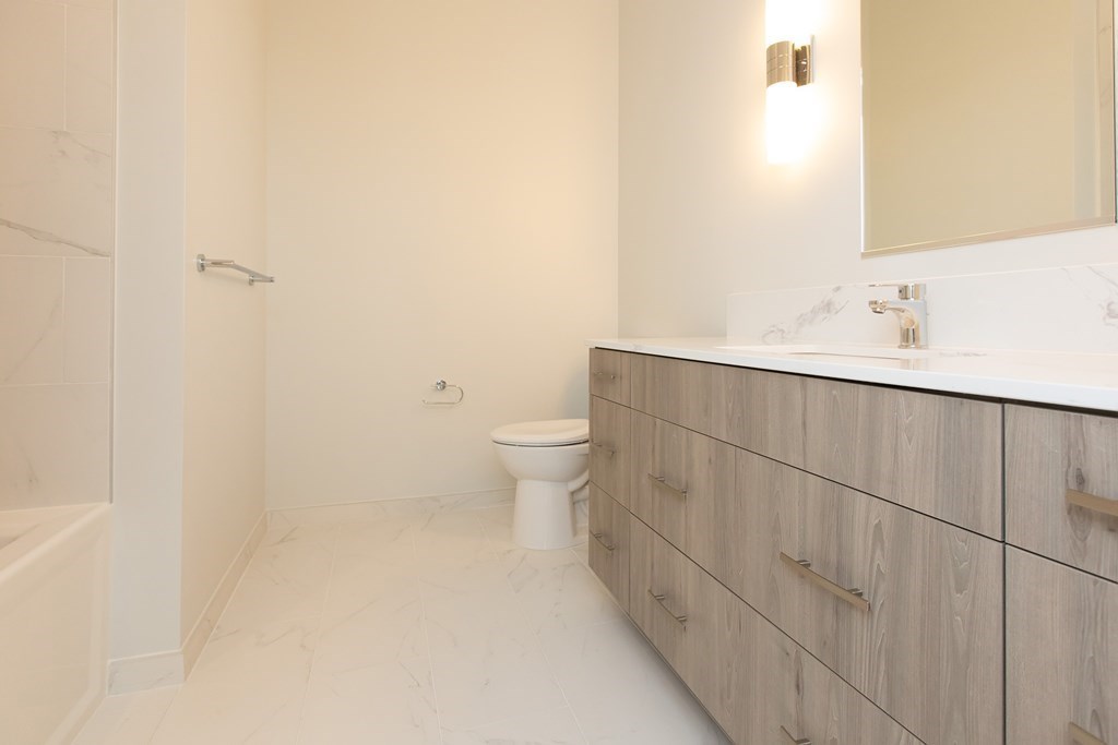 10 Shipyard Drive, Unit 517 Hingham, MA 02043 - Photo 7 of 14 a bathroom with a sink and toilet