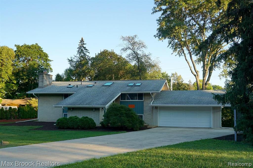 29601 Sugar Spring Road Farmington Hills, MI 48334 - Photo 1 of 27