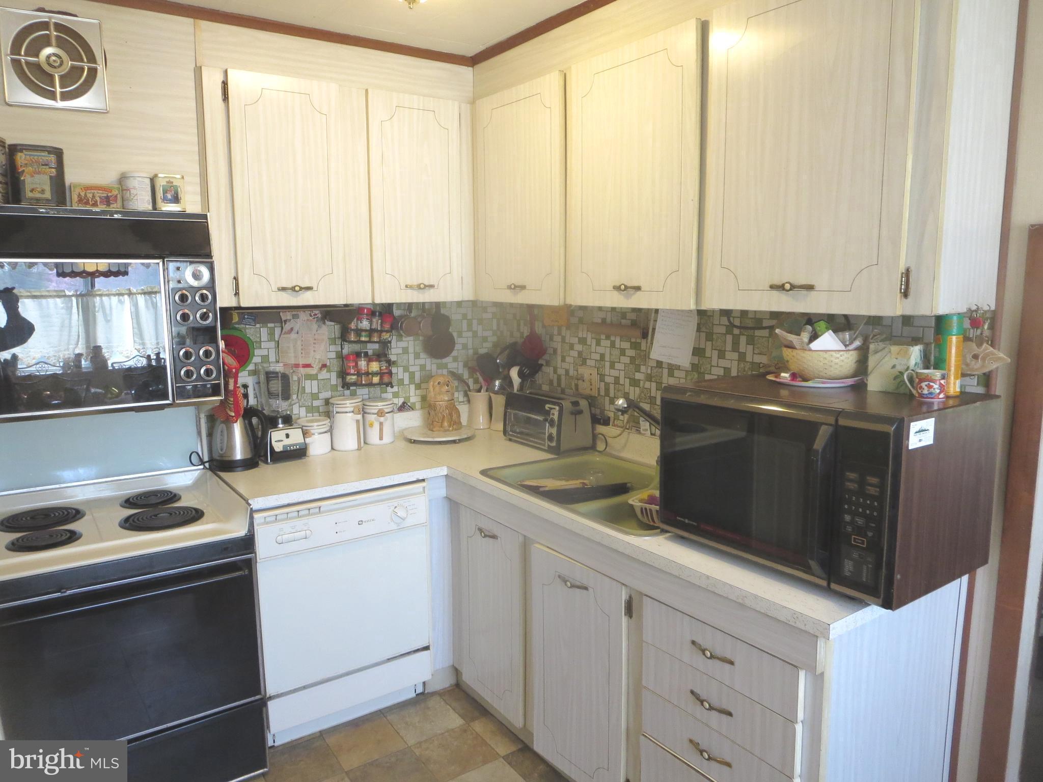 700 Warwick Road Fairless Hills, PA 19030 - Photo 22 of 44 Kitchen