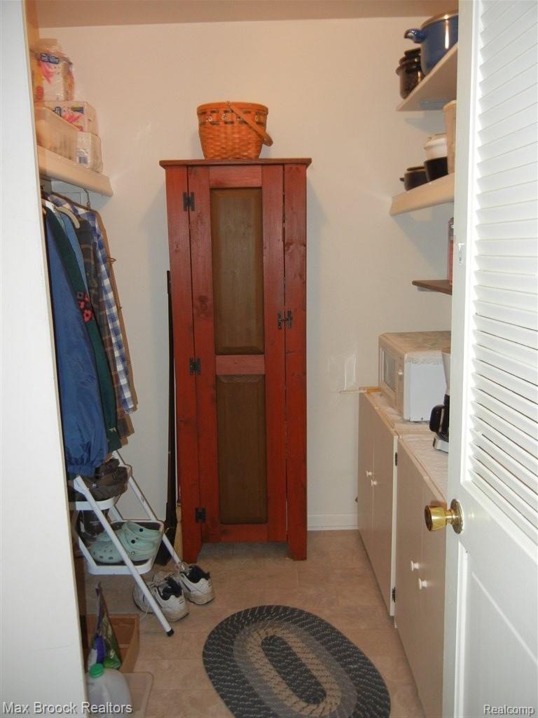 6997 Oakhill Road Clarkston, MI 48348 - Photo 14 of 22 MUD/STORE RM
