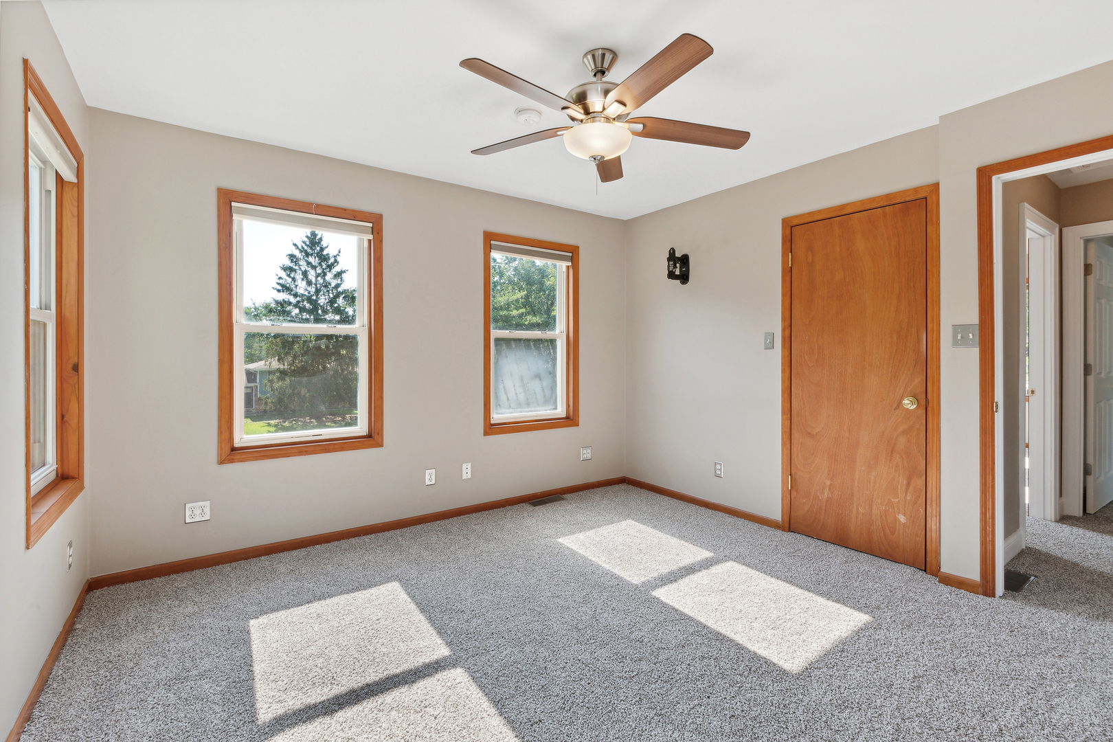 825 South Prairie Road New Lenox, IL 60451 - Photo 25 of 42 a view of an empty room with a window