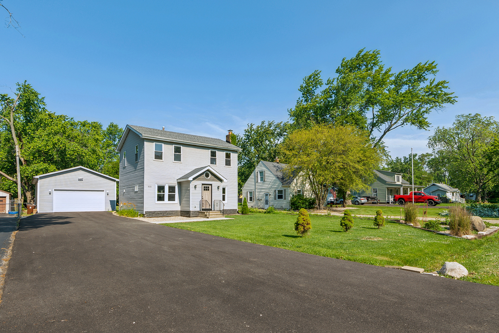 825 South Prairie Road New Lenox, IL 60451 - Photo 3 of 42 a front view of a house with a yard and trees