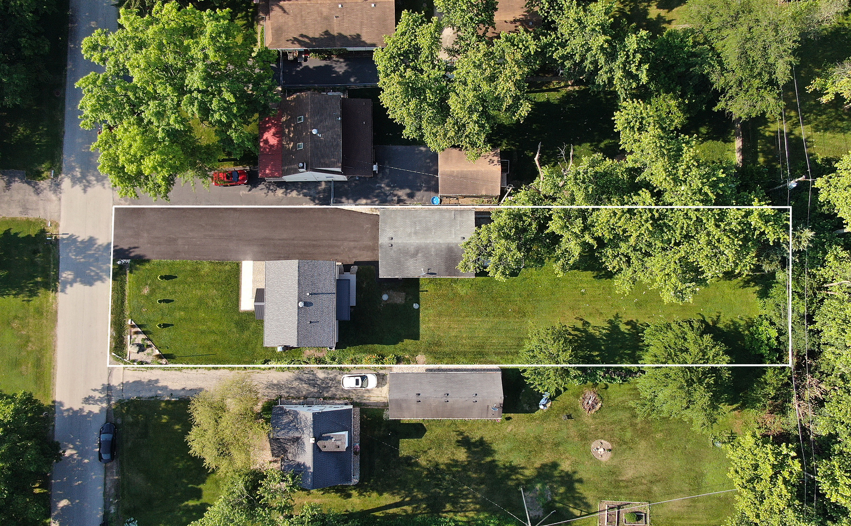 825 South Prairie Road New Lenox, IL 60451 - Photo 6 of 42 an aerial view of a house with a yard