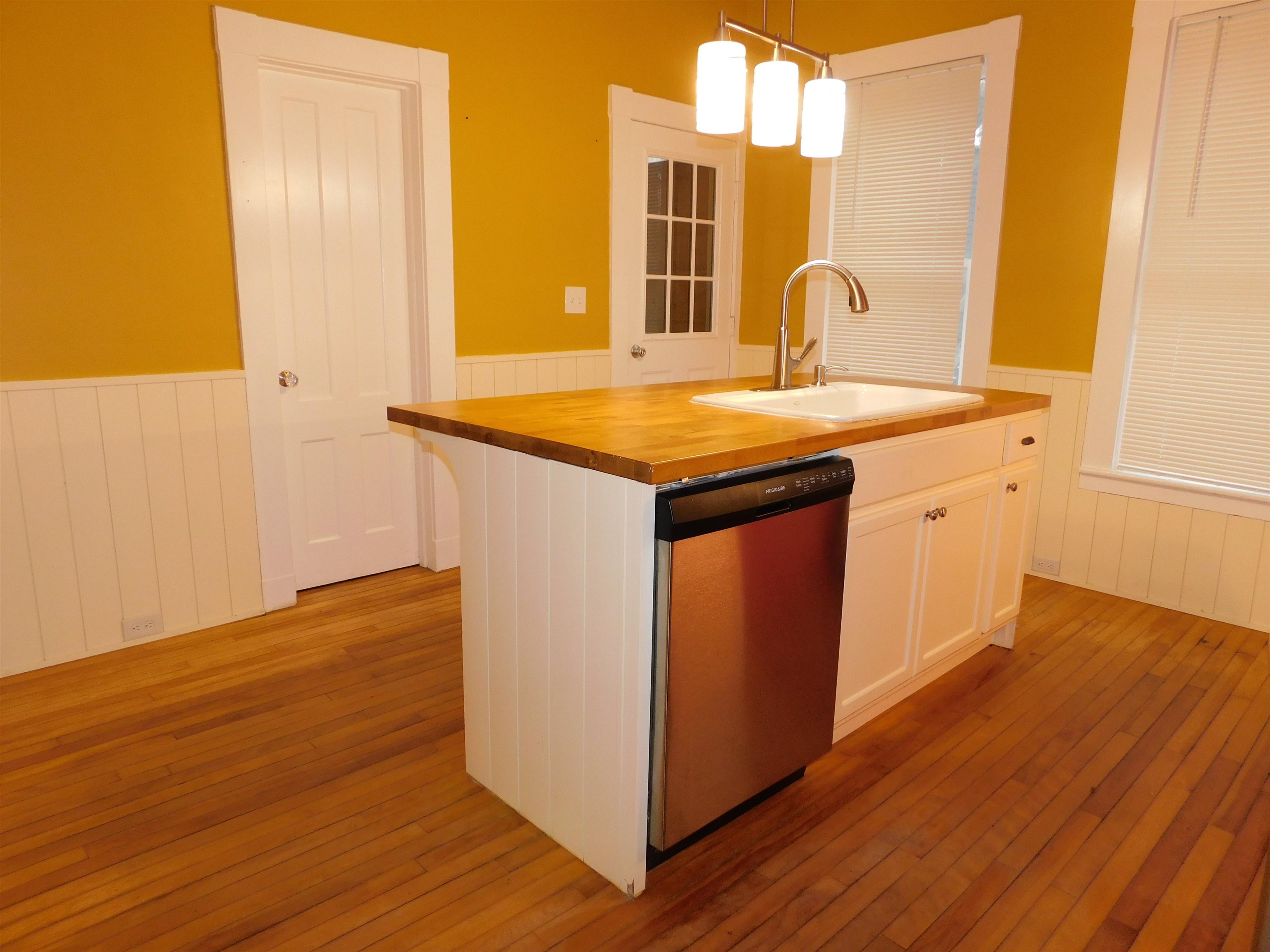46 Kingsley Avenue Rutland, VT 05701 - Photo 16 of 38