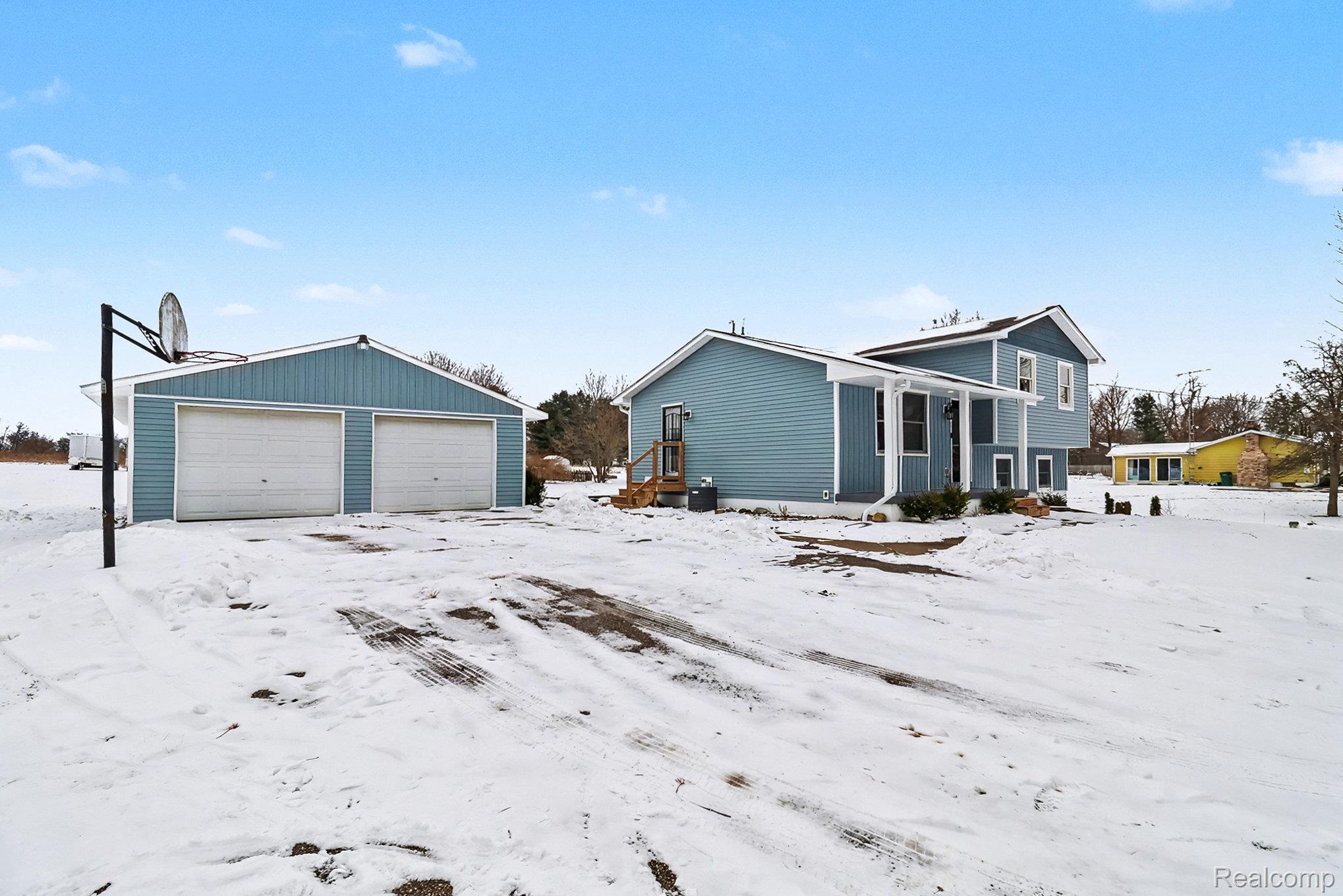 13933 Bliven Road Byron, MI 48418 - Photo 3 of 35 003_file_813.jpg