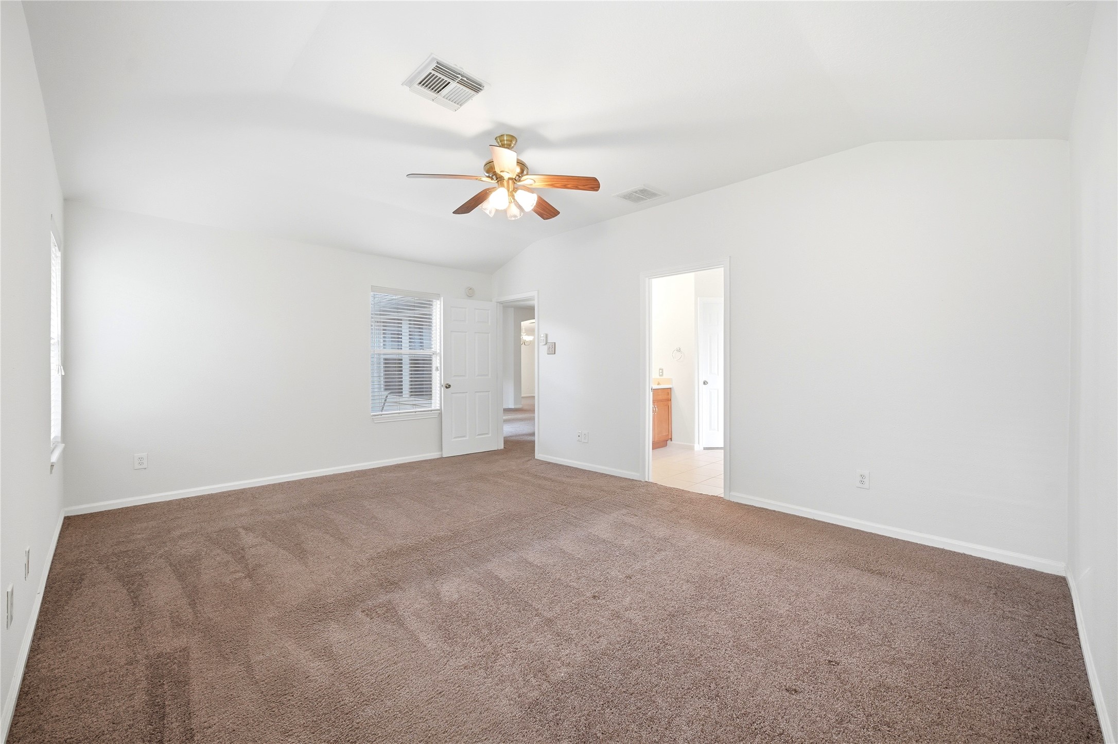 5411 Gate Canyon Court Spring, TX 77373 - Photo 19 of 33 a view of a livingroom with a couch