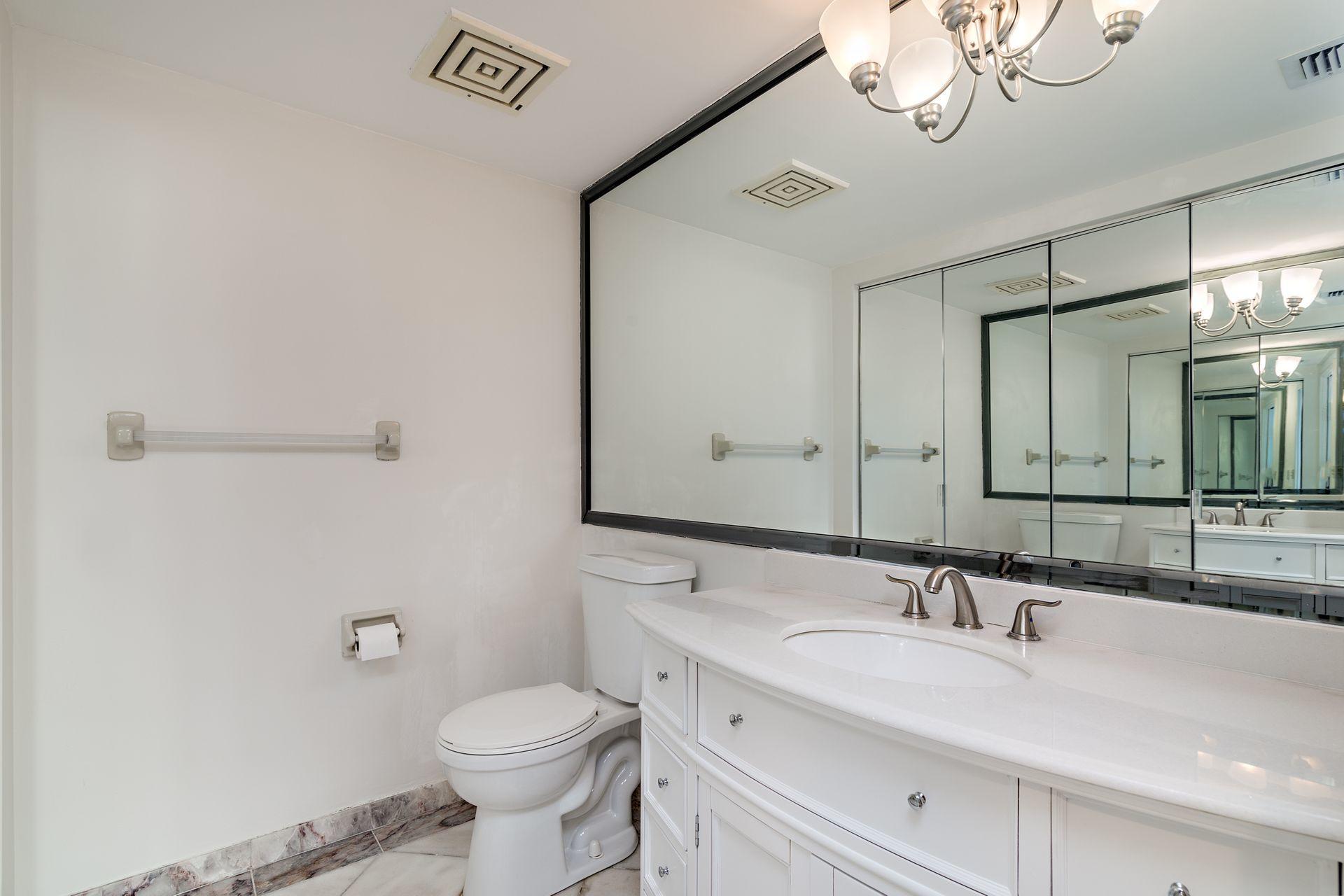 4000 North Ocean Drive, Unit 1101 Singer Island, FL 33404 - Photo 13 of 18 16