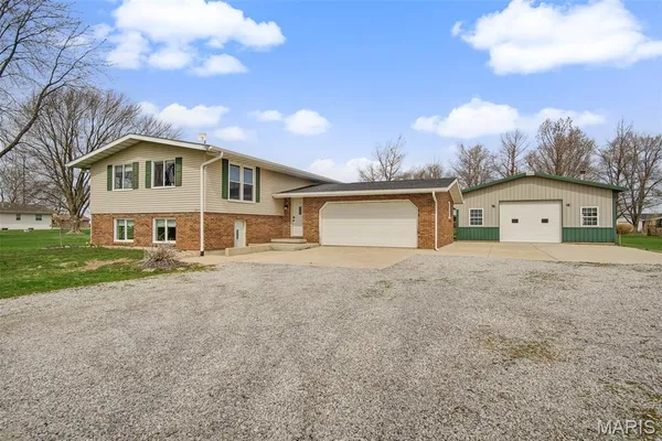 $339,000 | 8011 Von Bokel Drive, Breese, IL 62230