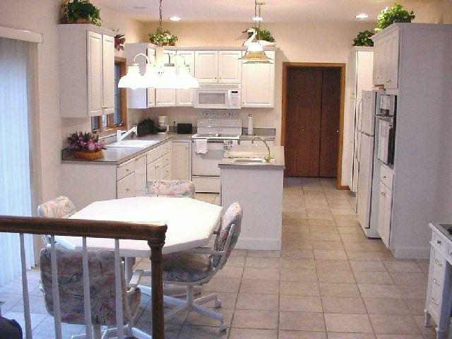 566 Rena Court Freeport, IL 61032 - Photo 5 of 9 Gallery Image 5