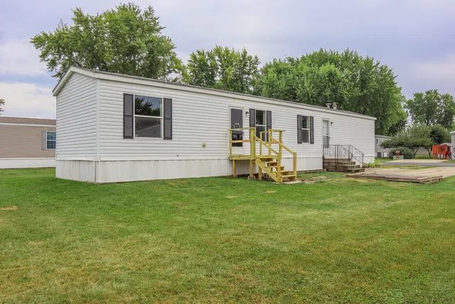 a view of a back yard of the house