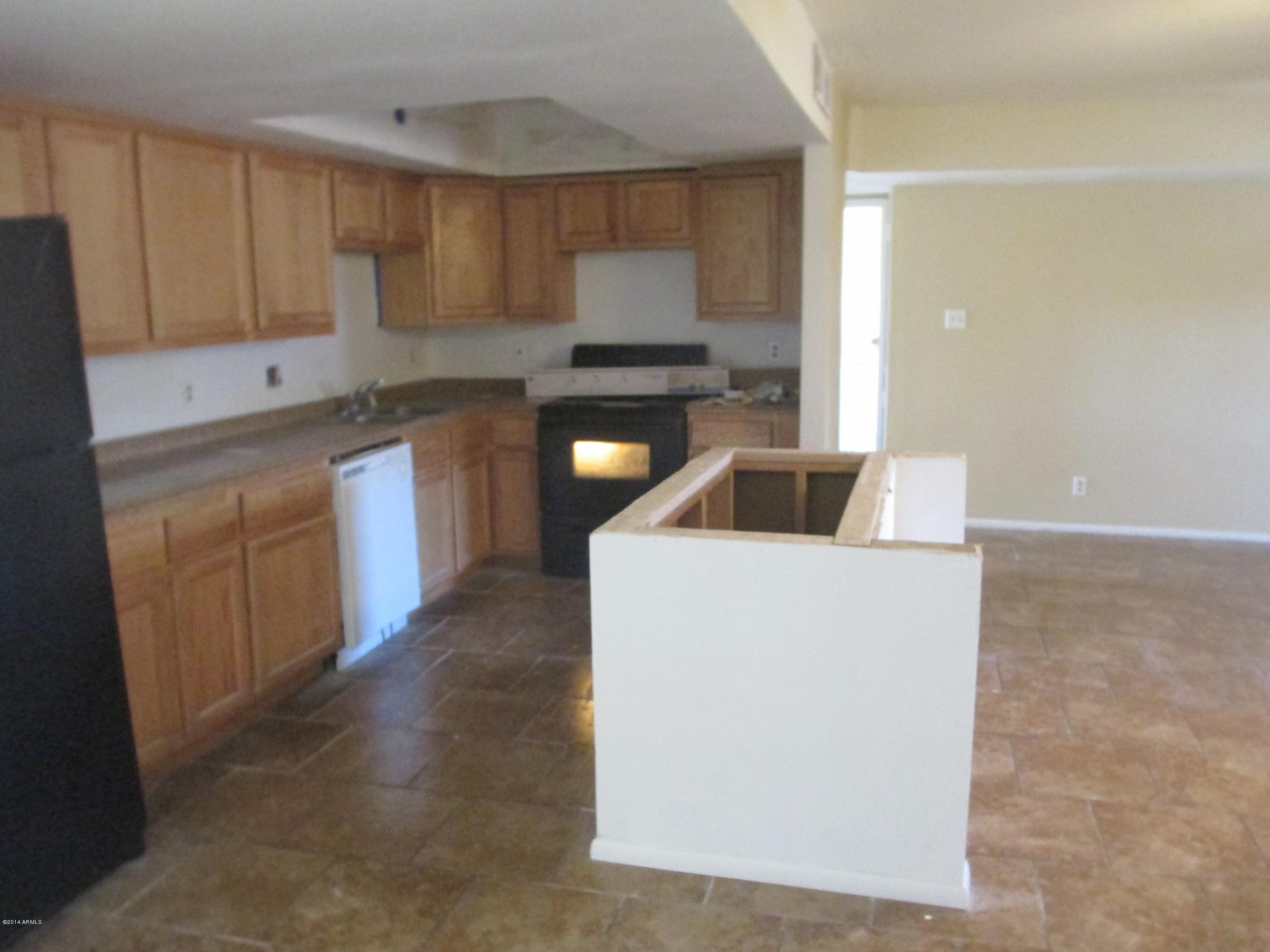 2289 West Pecan Road Phoenix, AZ 85041 - Photo 8 of 25 060514 010