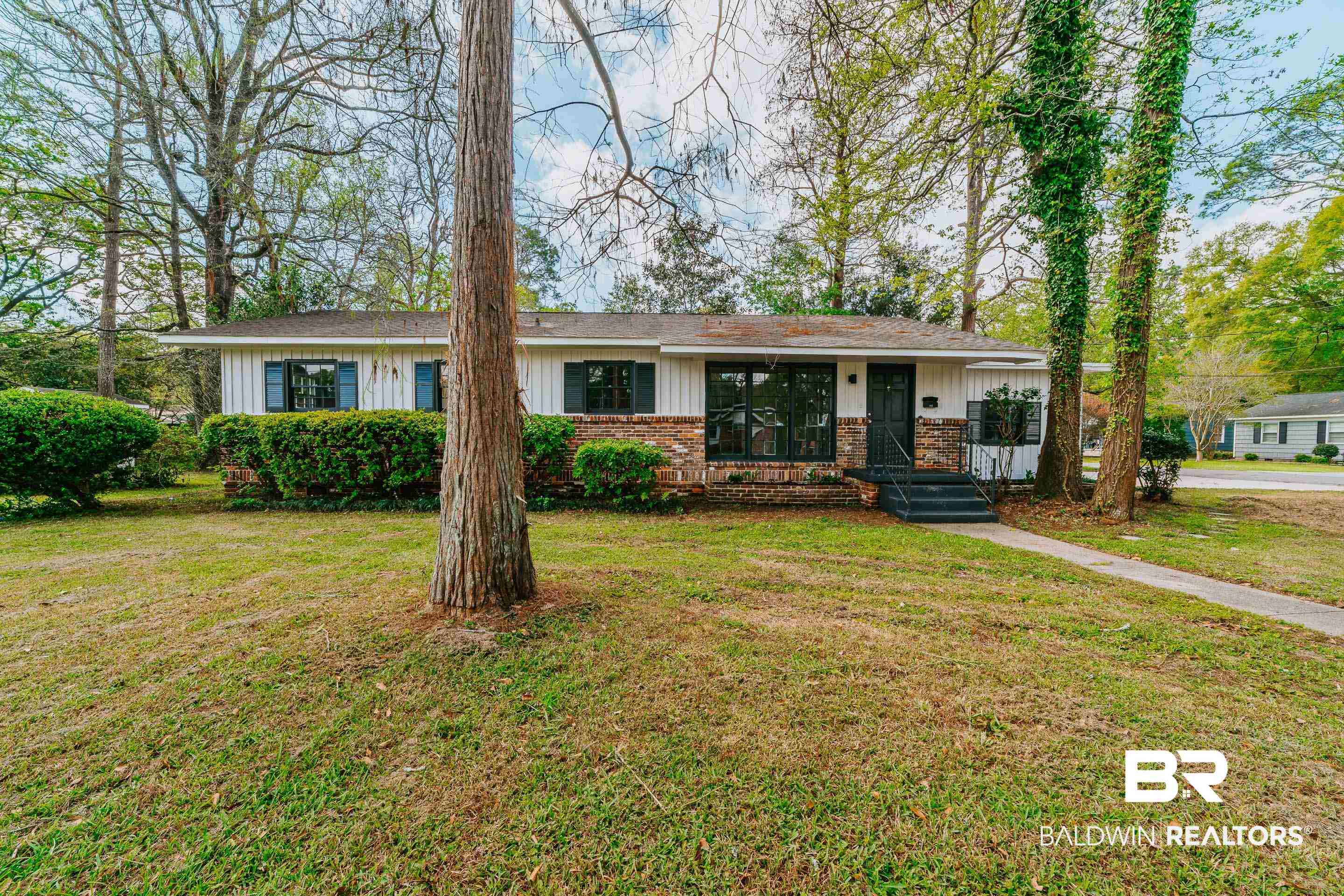 2563 Courtney Street Mobile, AL 36606 - Photo 2 of 44