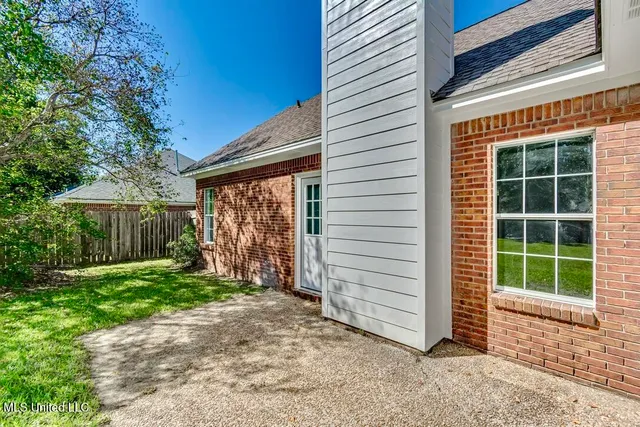 $2,200 | 301 White Oak Drive, Brandon, MS 39047
