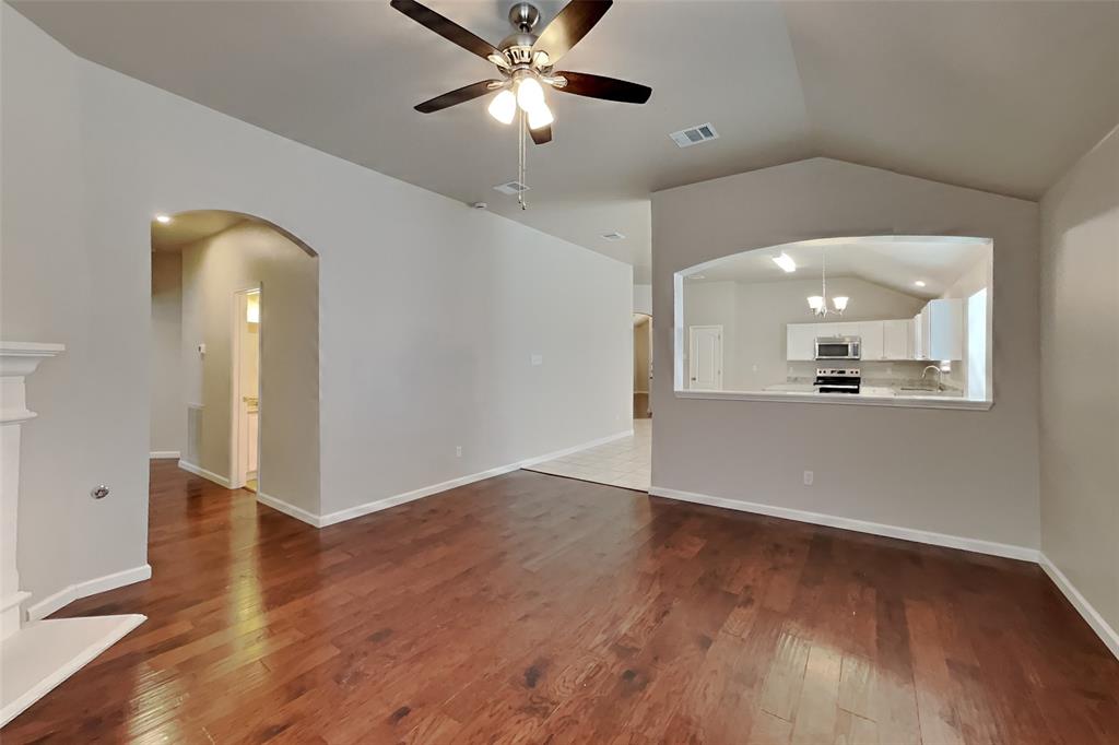621 Soledad Road Arlington, TX 76002 - Photo 2 of 18