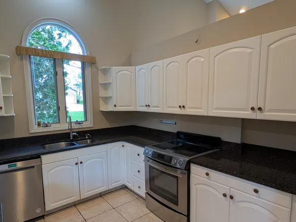 $240,000 | 3447 Daren Drive, Unit 1, Freeport, IL 61032