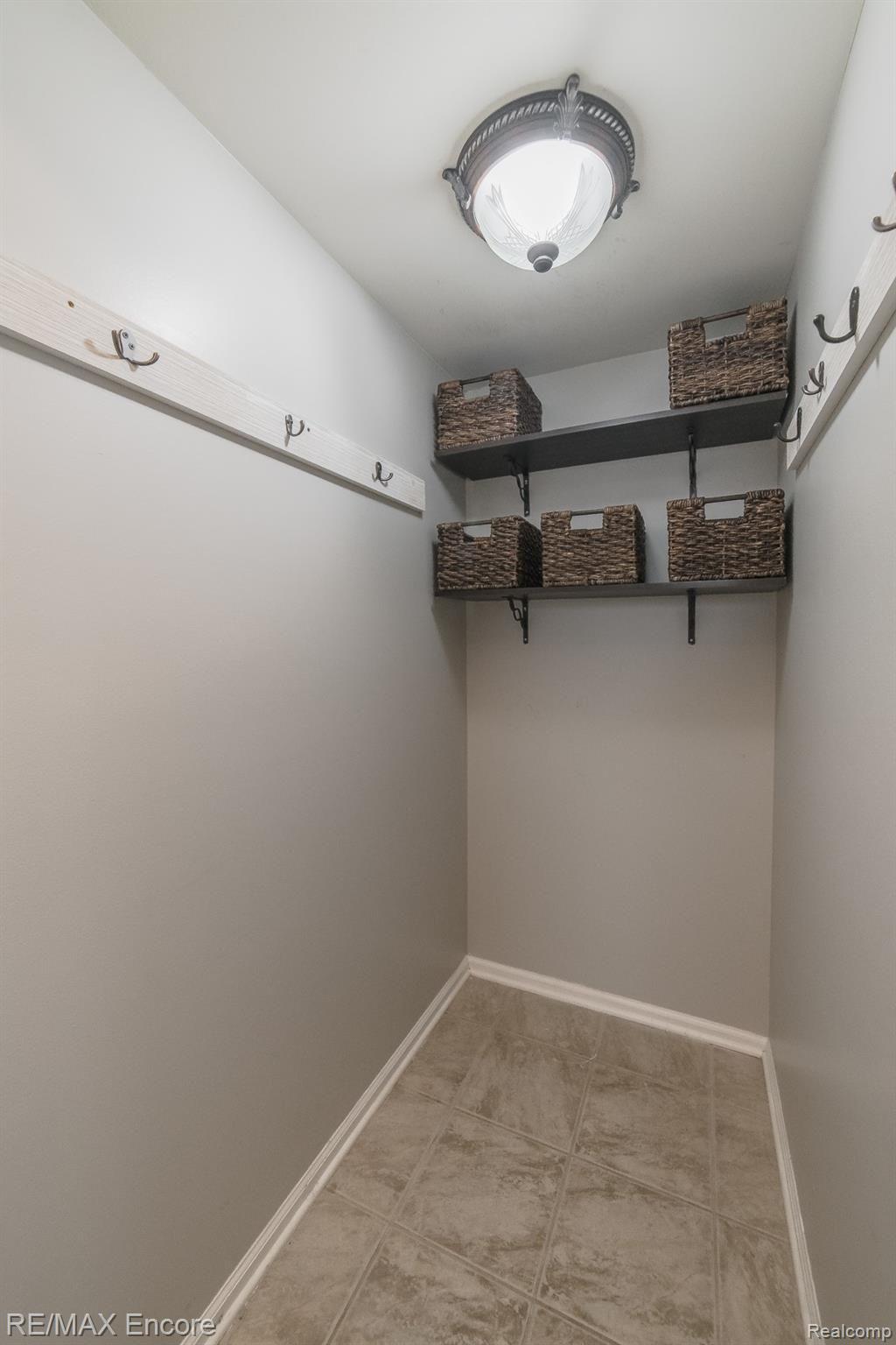 915 Deer Valley Road Holly, MI 48442 - Photo 21 of 45 915 Deer Valley-21.jpg