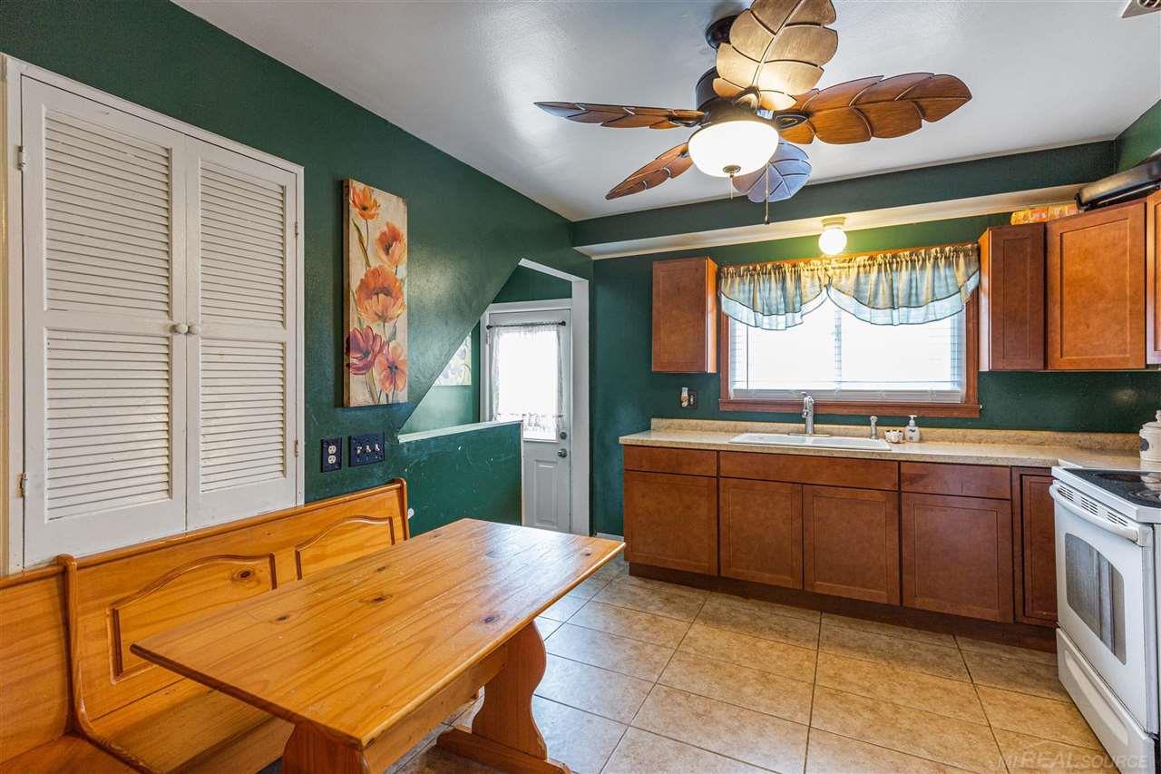 18535 Stephens Road Eastpointe, MI 48021 - Photo 3 of 13 50046469-2.JPG