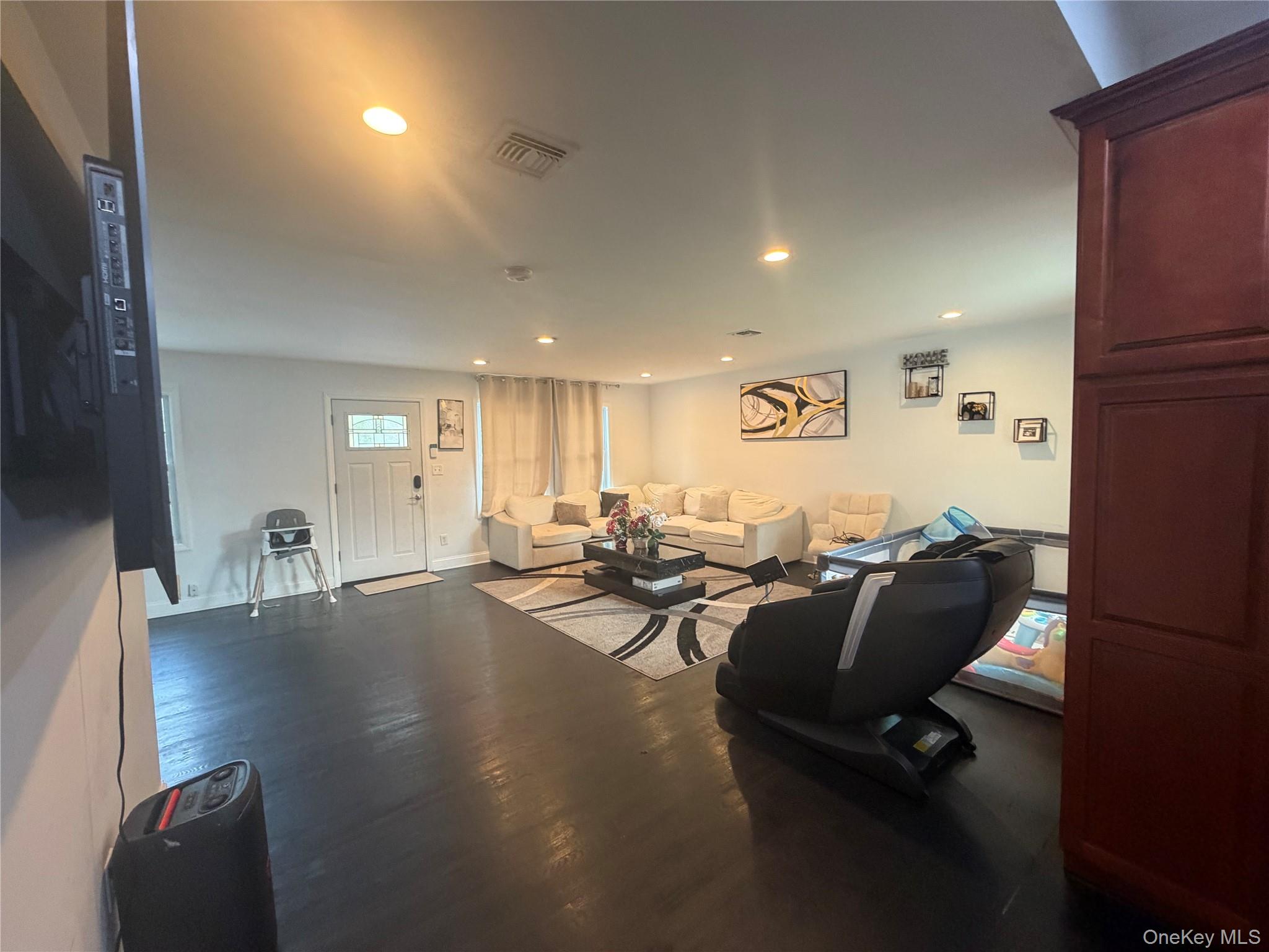 1013 Merriam Road Bay Shore, NY 11706 - Photo 3 of 27