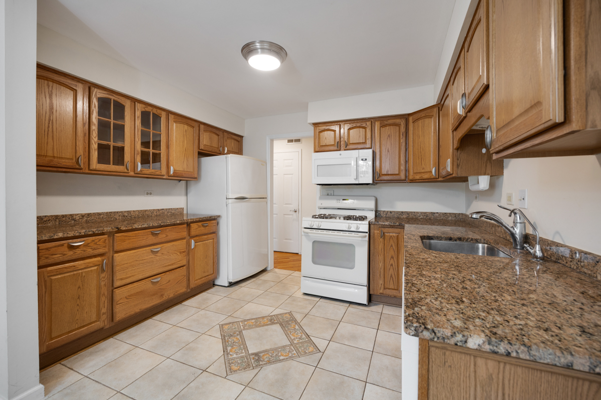 1153 South Linneman Road, Unit 1153 Mount Prospect, IL 60056 - Photo 8 of 25