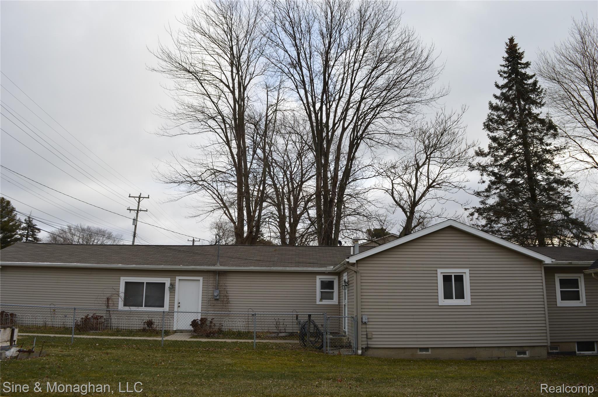 3261 Pointe Tremble Road Algonac, MI 48001 - Photo 5 of 33 020.JPG