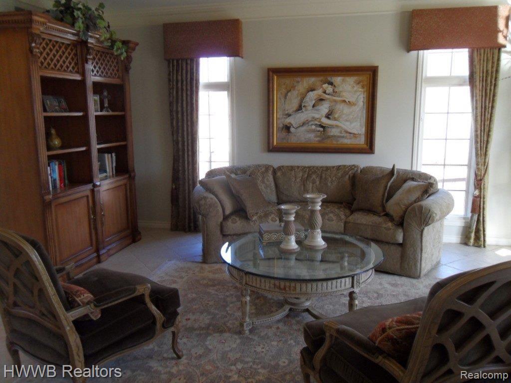 5570 Leeds Court Rochester, MI 48306 - Photo 6 of 24 06-Living Rm.JPG