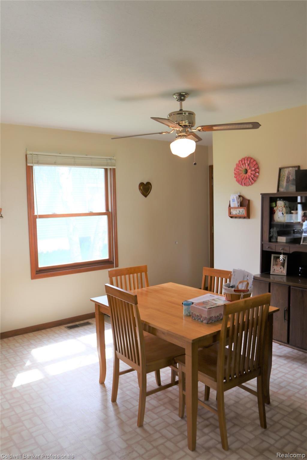 139 Williams Street Perry, MI 48872 - Photo 6 of 18 8 139 dining.JPG
