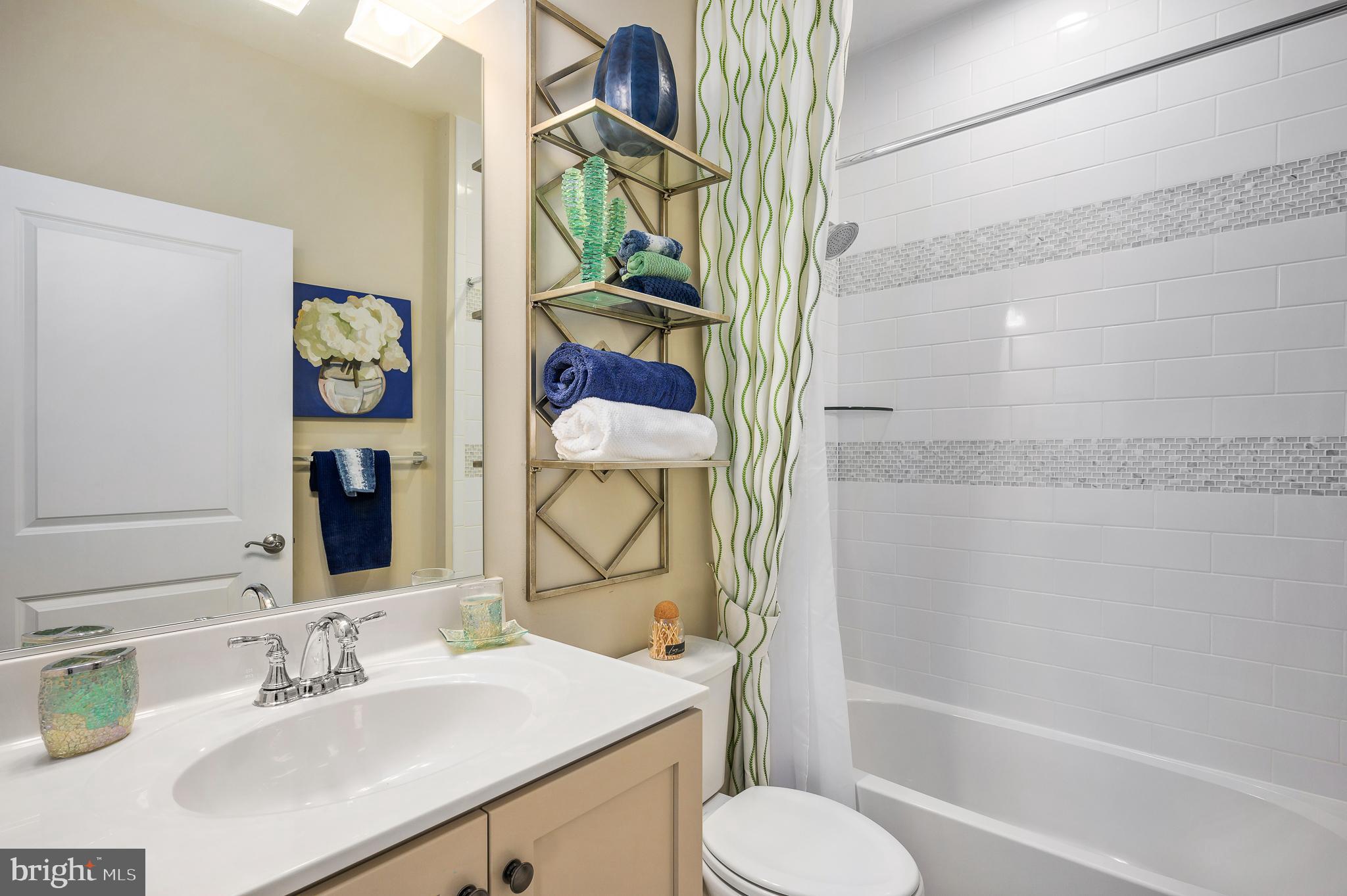 42867 Beaver Crossing Square Ashburn, VA 20148 - Photo 25 of 33 2nd full bath on main level