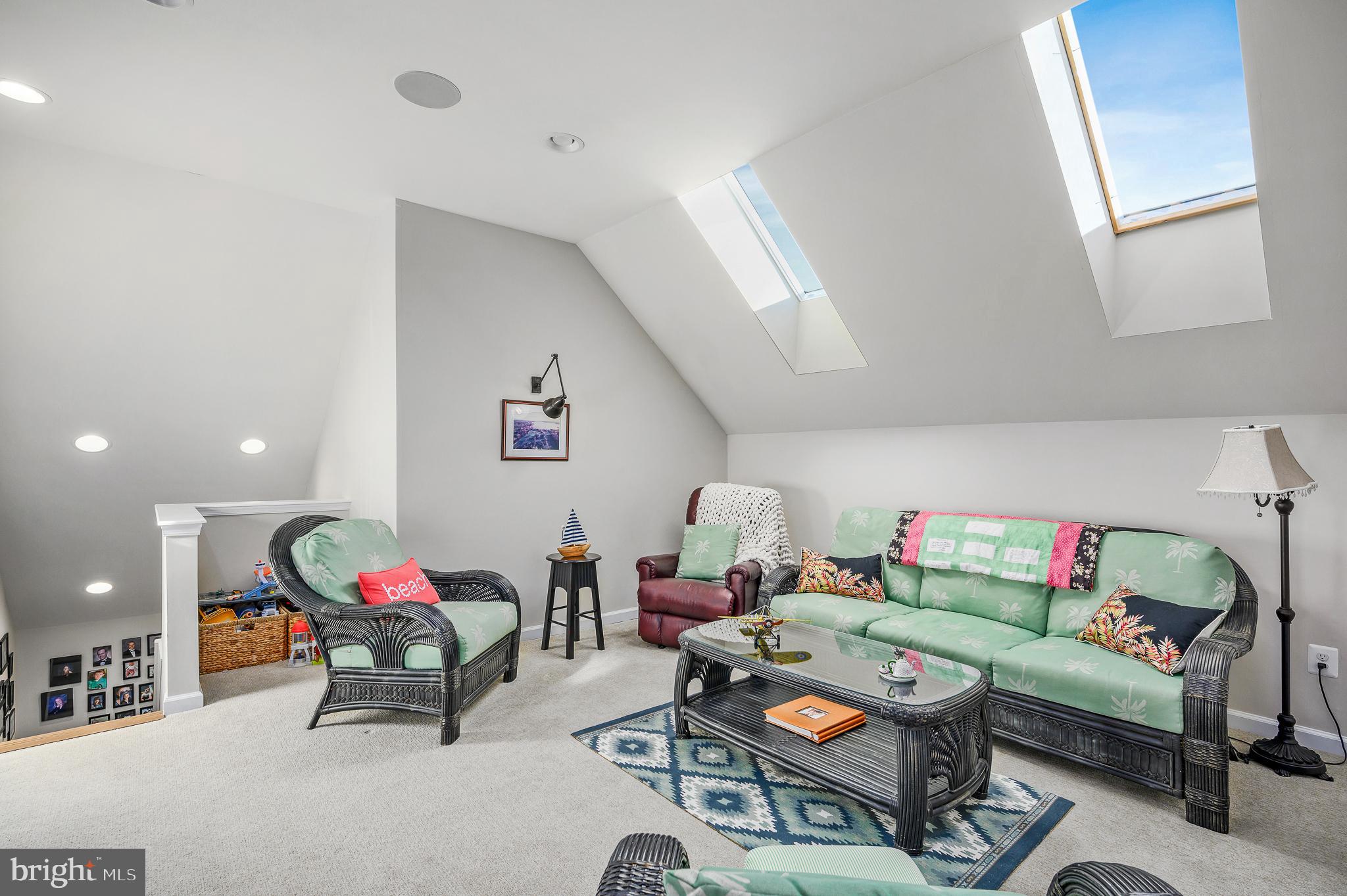 42867 Beaver Crossing Square Ashburn, VA 20148 - Photo 26 of 33 Loft area with skylight