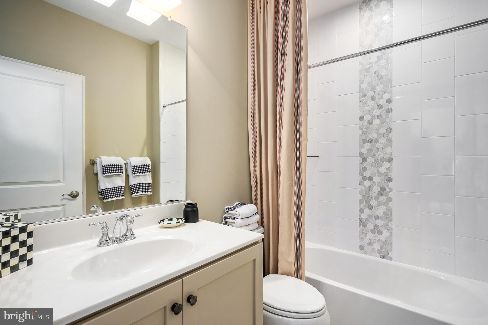 42867 Beaver Crossing Square Ashburn, VA 20148 - Photo 28 of 33 Upper level full bath (#3)