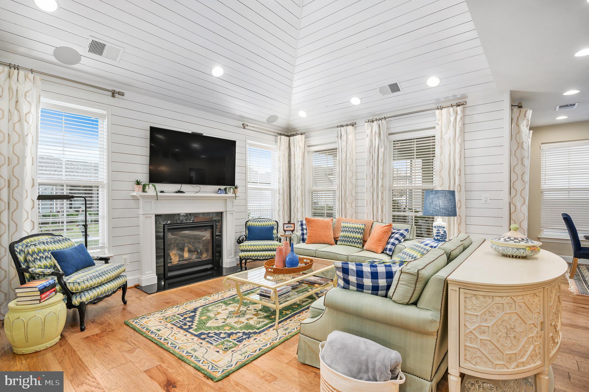42867 Beaver Crossing Square Ashburn, VA 20148 - Photo 6 of 33 Living Room with Gas fireplace